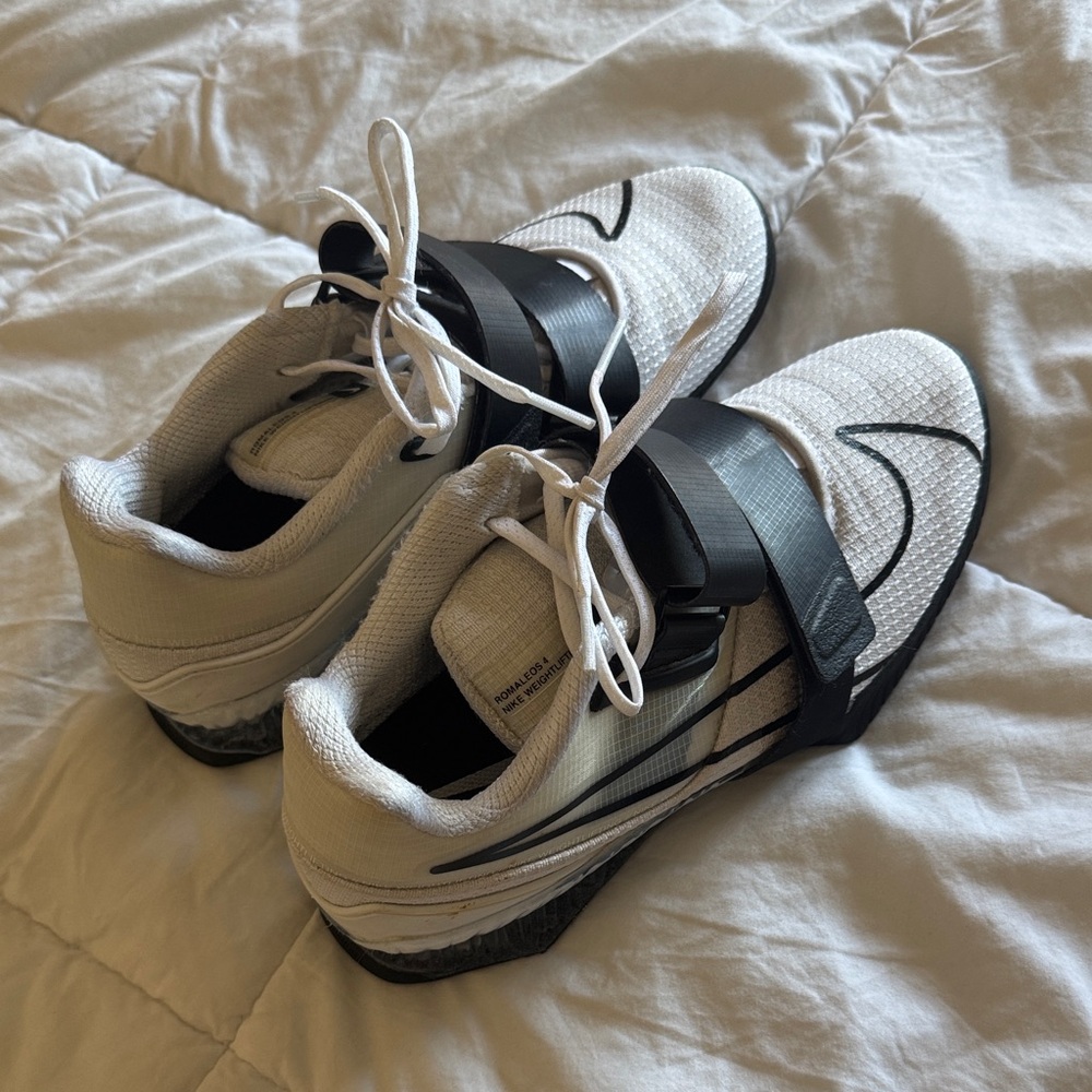 Nike White and Black Lifters